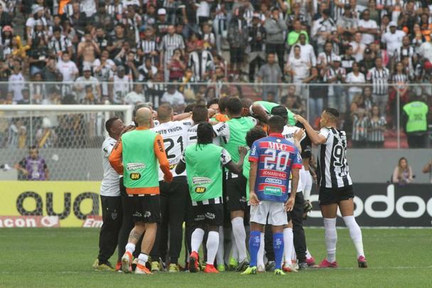 Ex-atleta deu o pontapé inicial para o duelo contra o Fortaleza