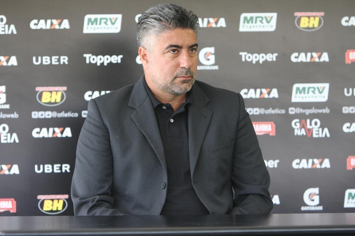 Imagens da apresentao de Rger Guedes no Atltico