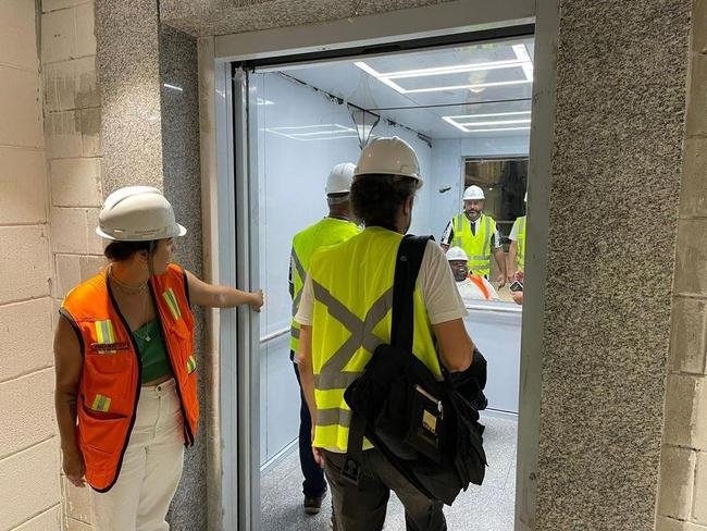 Fotos da visita feita por pessoas com deficincia na Arena MRV, nesta quinta-feira (9/2)
