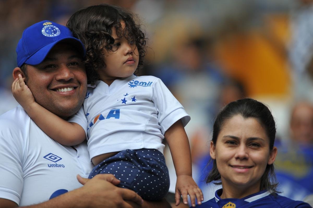 Mames tomam conta das arquibancadas do Mineiro para o duelo entre Cruzeiro e Sport