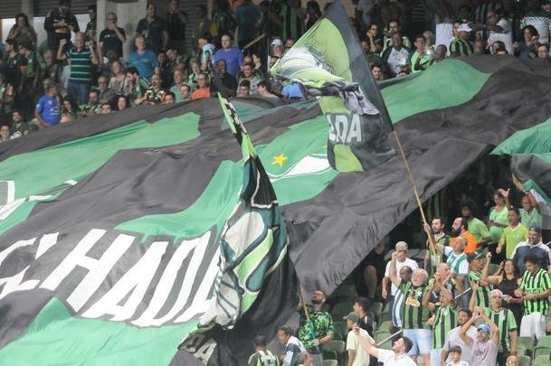 Imagens do duelo entre Amrica e CRB, no Independncia, pela 26 rodada da Srie B