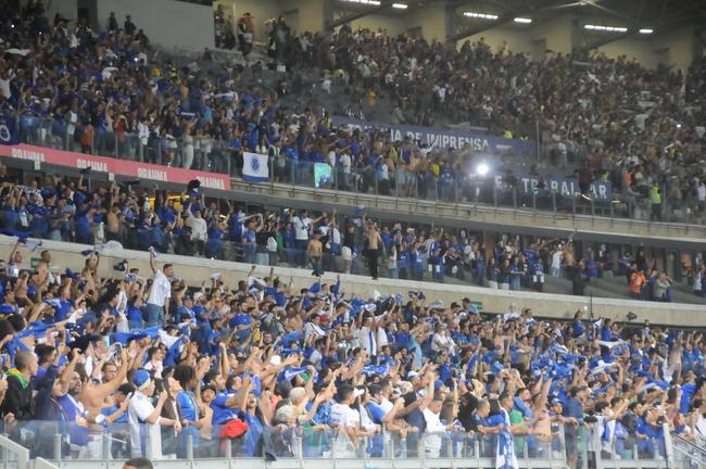 Fotos da torcida do Cruzeiro na derrota para o Fluminense no Mineiro; mesmo com eliminao, time recebeu grande apoio ao fim da partida