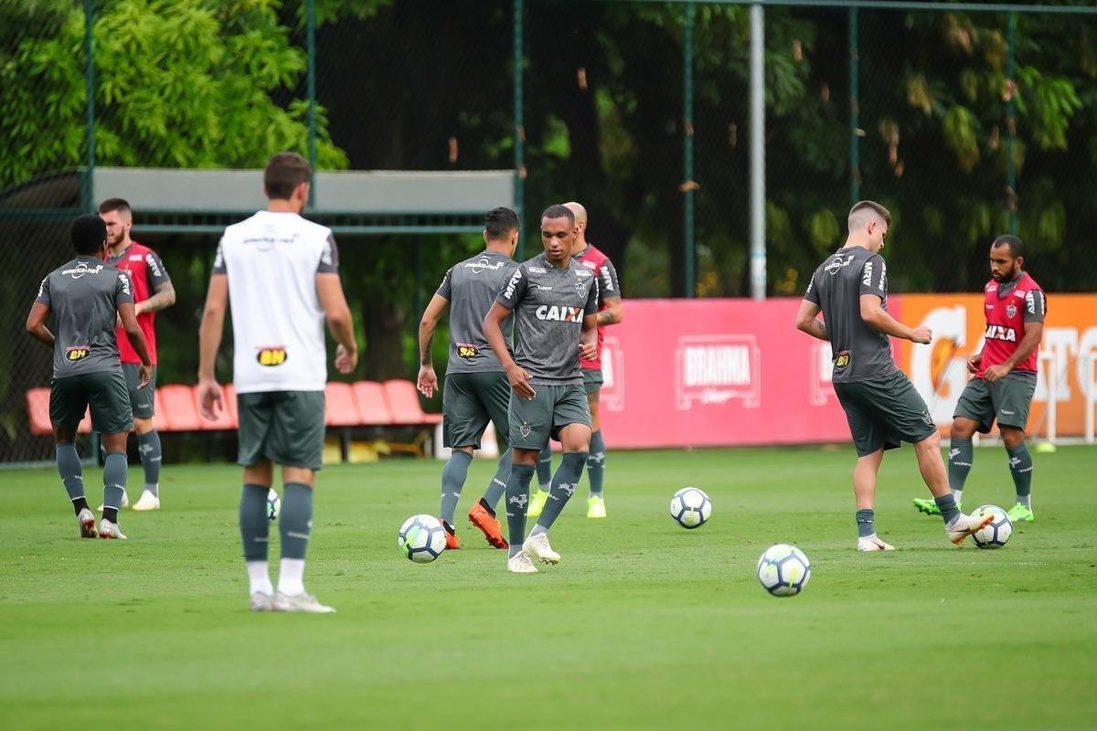 Veja, em fotos, como foi o primeiro treino de Levir Culpi nesta quinta passagem pelo Atltico