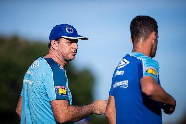 9 Rogrio Ceni - 8 jogos (2 vitrias, 2 empates e 4 derrotas)