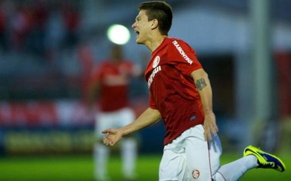 Galeria de imagens da partida entre Internacional e Cruzeiro em Novo Hamburgo-RS