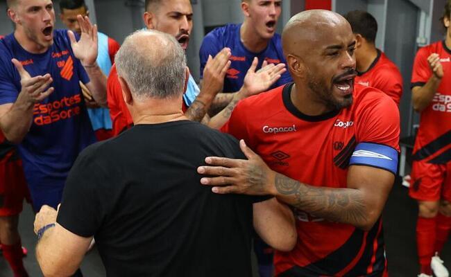 Thiago Heleno foi expulso e desfalca Athletico-PR contra Atltico na Libertadores