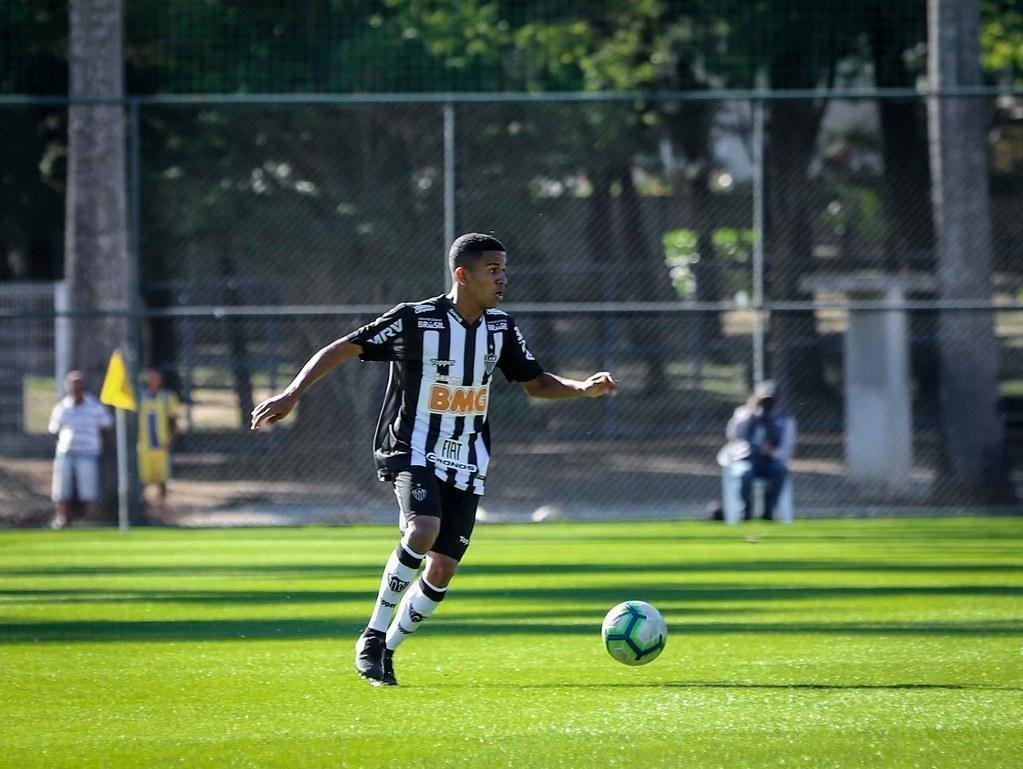 Luciano Souza - O meia Luciano, de 19 anos, chegou ao Atltico contratado junto ao Tubaro. Ele soma nove jogos e um gol marcado pela equipe sub-20. Antes de chegar ao Galo, ele teve passagem pelo time profissional do Tubaro. Foram duas partidas, uma em 2018 e outra em 2019.