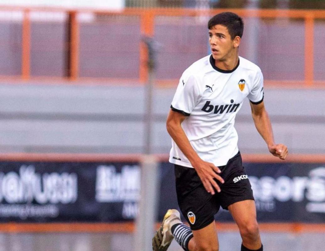 Facundo Gonzlez (Uruguai) - zagueiro de 19 anos atua no Valencia
