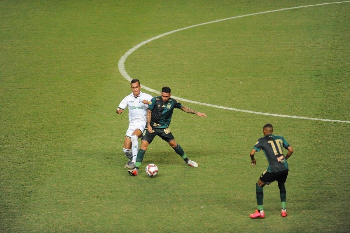 Fotos da vitria da Caldense sobre o Amrica, por 1 a 0, no Independncia, em Belo Horizonte, pela quarta rodada do Campeonato Mineiro de 2021. Atacante Amarildo marcou o nico gol da partida,