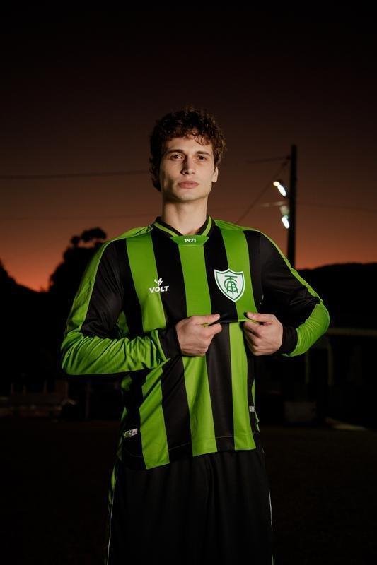 Camisas com mangas longas de Amrica, Botafogo-SP, CSA, Cricima, Figueirense, Remo, Santa Cruz e Vitria