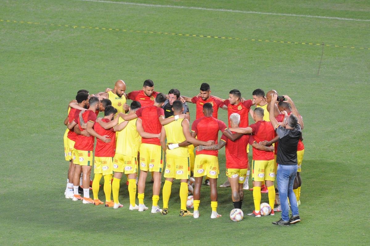 Fotos do jogo entre Amrica e Sampaio Corra, no Independncia, em Belo Horizonte, pela 27 rodada da Srie B do Campeonato Brasileiro