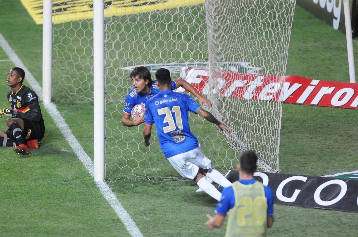 Fotos do duelo entre Cruzeiro e Sampaio Corra, no Independncia, em Belo Horizonte, pela 18 rodada da Srie B do Campeonato Brasileiro