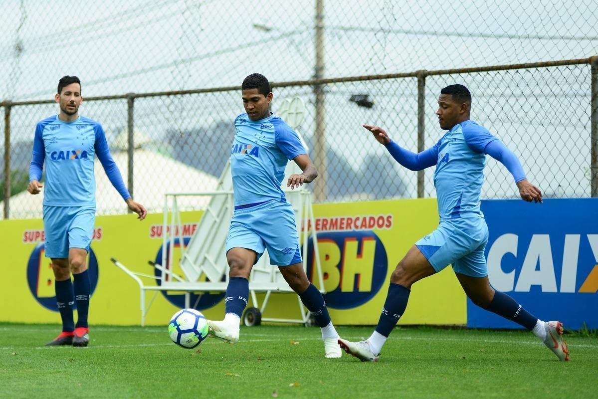 Imagens do treino do Cruzeiro nesta sexta-feira (12/10), antes do jogo contra o Vasco, pelo Brasileiro