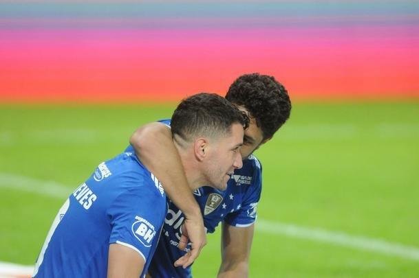 Depois de empate por 2 a 2 no tempo normal, Cruzeiro derrotou Fluminense por 3 a 1 nos pnaltis e avanou s quartas de final da Copa do Brasil. Fbio pegou uma cobrana; Sass, Pedro Rocha e Thiago Neves converteram para a Raposa