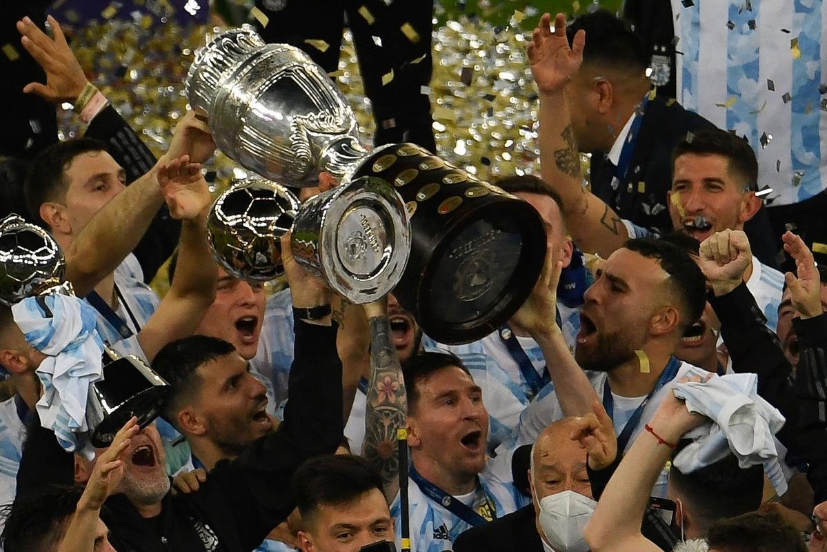 Argentina conquistou 15 ttiulo da Copa Amrica ao vencer o Brasil por 1 a 0, neste sbado, no Maracan. nico gol foi marcado por Di Mara, eleito o destaque da deciso. J o astro Lionel Messi ganhou o prmio de craque da competio.