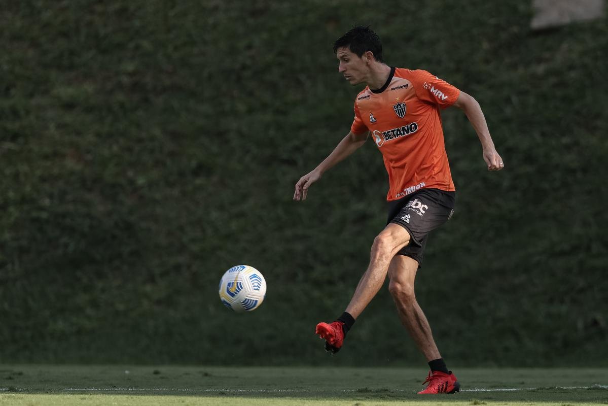 Com Guilherme Arana de volta, Cuca comanda atividade na Cidade do Galo