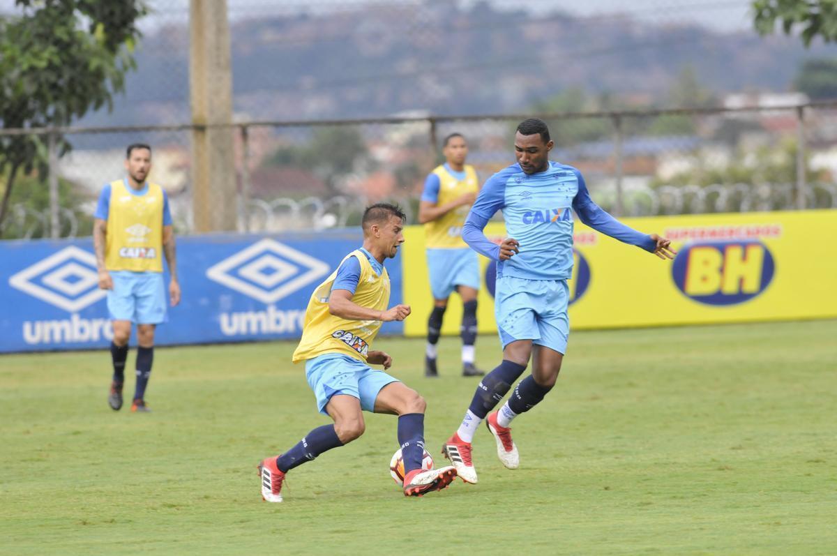 Cruzeiro treina com bola da Copa Libertadores (Juarez Rodrigues/EM D.A Press)