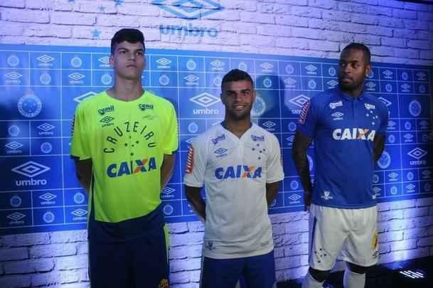 Imagens do lanamento do novo uniforme do Cruzeiro. Evento foi realizado na noite desta quinta-feira (12/05), na esplanada do Mineiro