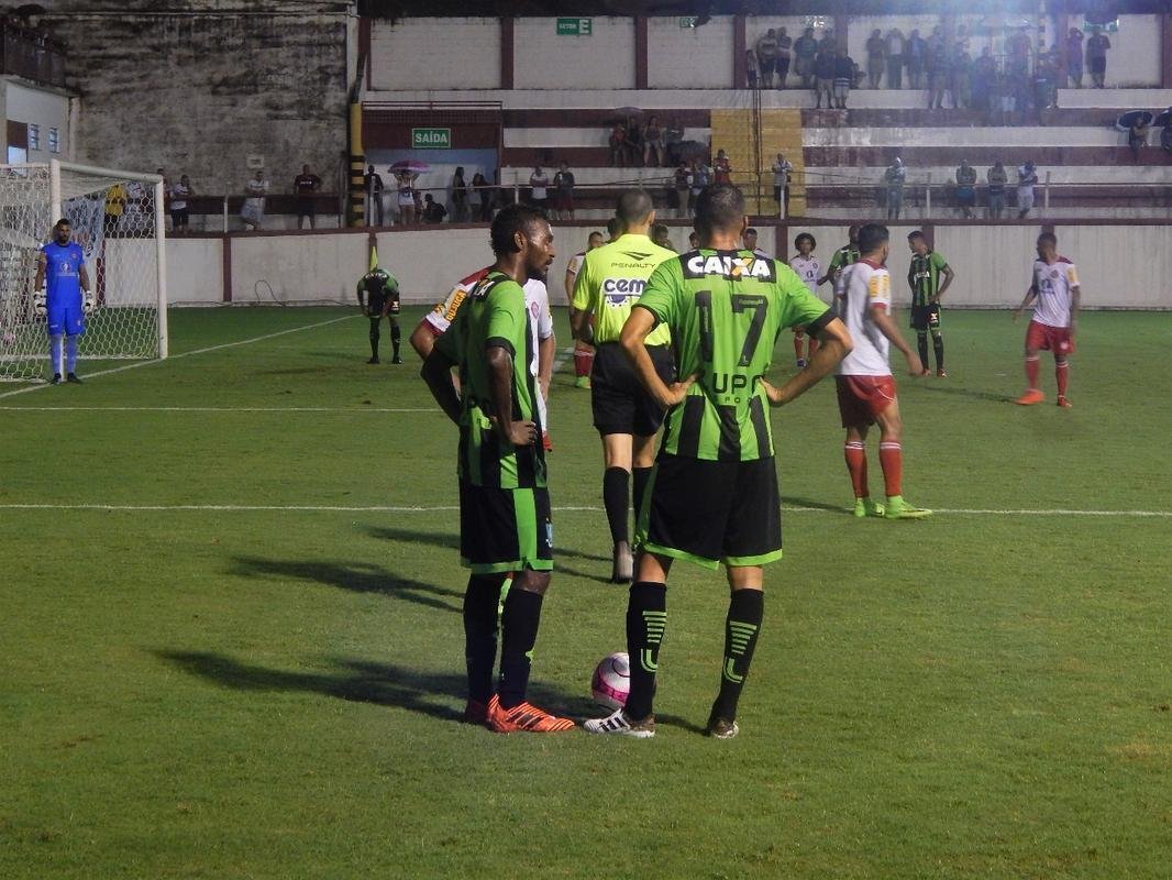 Amrica s empata com Tombense, em jogo fraco no Estdio Almeido, e pode perder posies