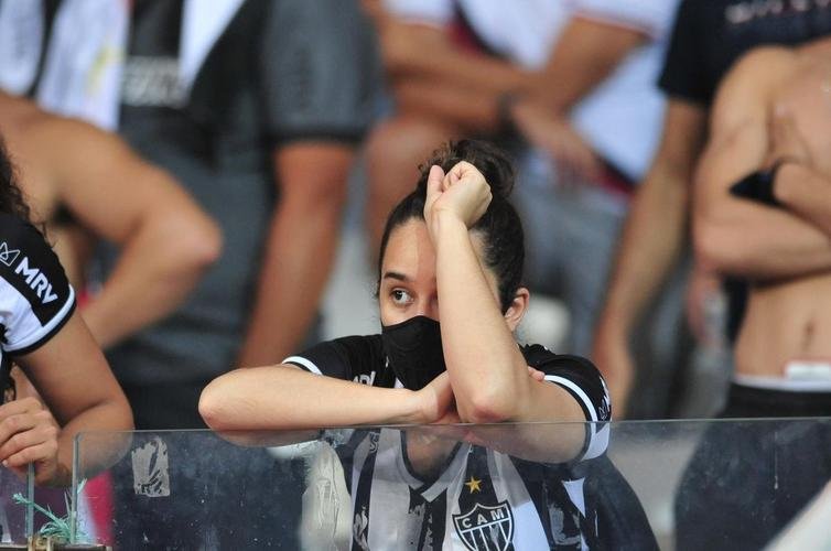 Atleticanos se decepcionam com eliminao do clube na semifinal da Copa Libertadores. Equipe alvinegra empatou por 1 a 1 com o Palmeiras, no Mineiro, e deu adeus ao torneio