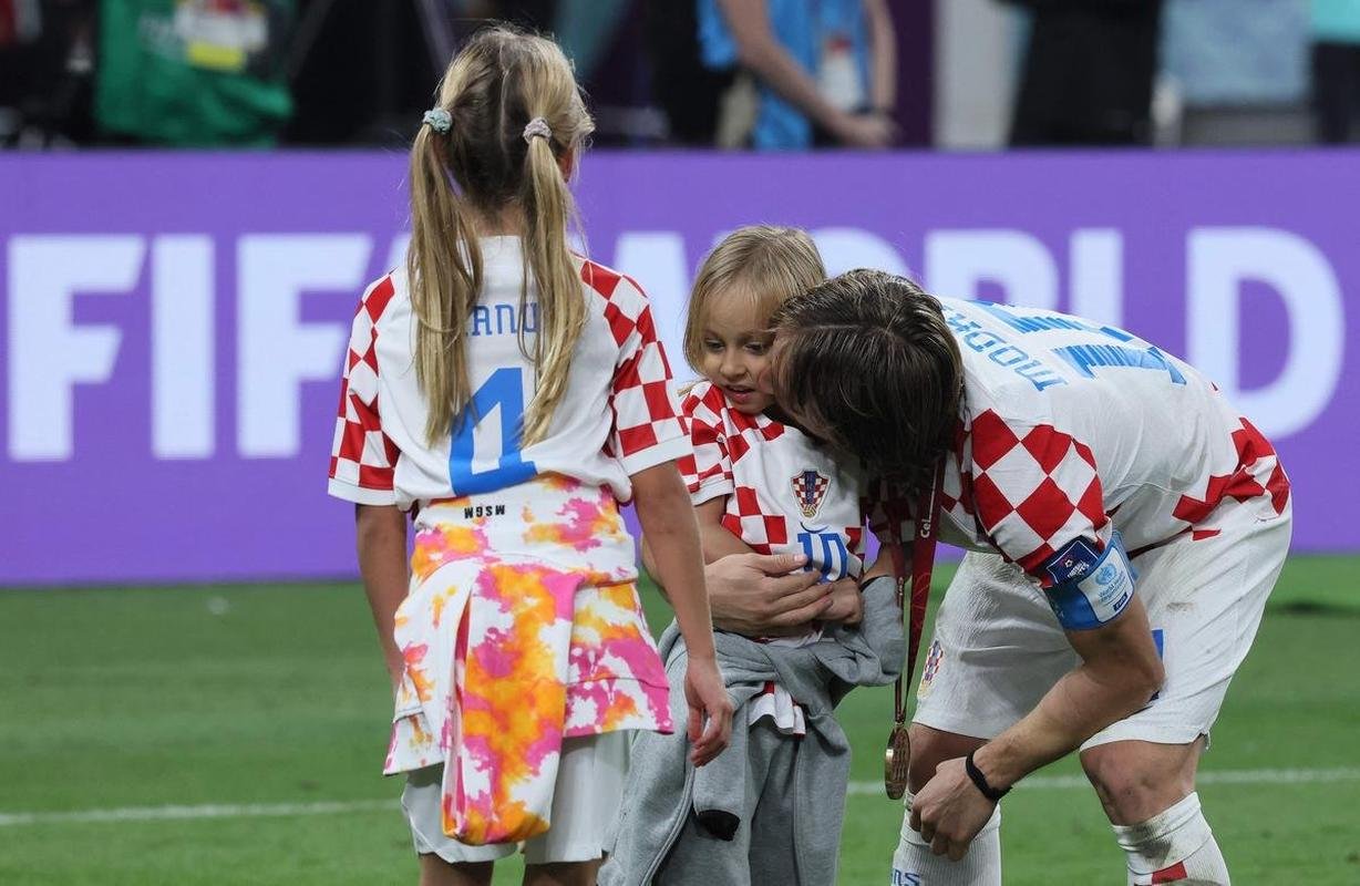 Festa e premiao dos jogadores da Crocia pela conquista do terceiro lugar na Copa do Mundo de 2022, no Catar. Time croata venceu o Marrocos por 2 a 1 neste sbado (17), no Estdio Internacional Khalifa, em Doha
