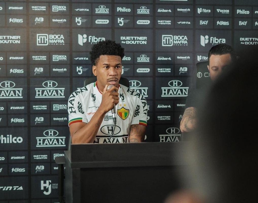 Fernandinho, atacante (Brusque)