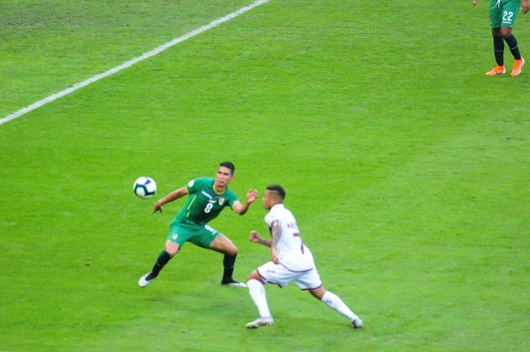 Imagens da partida entre Bolvia e Venezuela