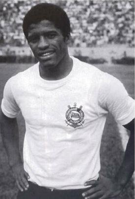 Copa do Mundo de 1978 (Argentina) - O lateral-direito Zé Maria se lesionou antes da viagem à Argentina - Cláudio Coutinho, então, chamou Nelinho.