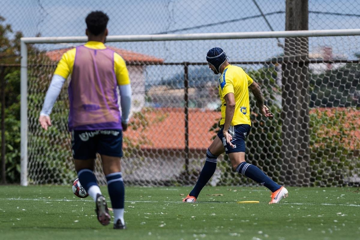 Treino do Cruzeiro nesta segunda-feira, na Toca da Raposa 2, em Belo Horizonte.