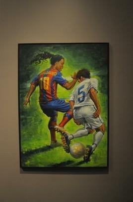 Ronaldinho Gacho lanou nesta tera-feira, no Mineiro, a exposio 'Fragmentos de um gacho', do artista Camaleo; astro ainda entrou para a Calada da Fama do estdio, em Belo Horizonte.