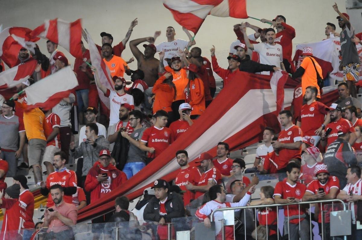 Fotos da torcida colorada, no Mineiro, na partida contra o Cruzeiro pela semifinal da Copa do Brasil