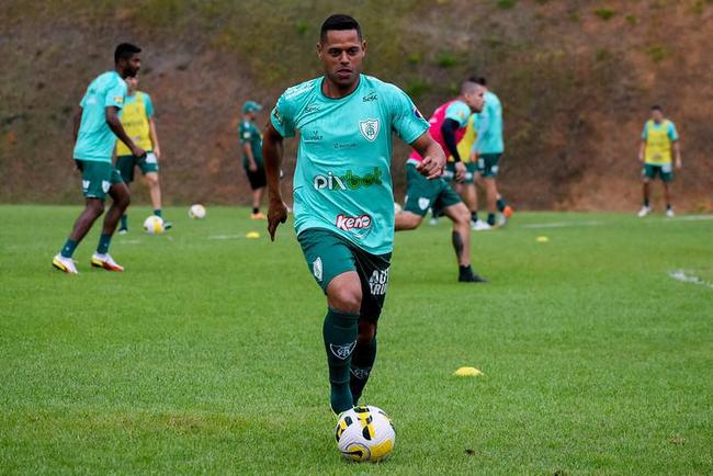 João Paulo (lateral-esquerdo)