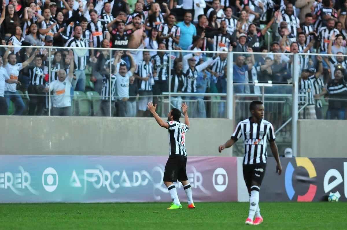 Fred festeja segundo gol do Atltico no clssico 500 contra o Cruzeiro