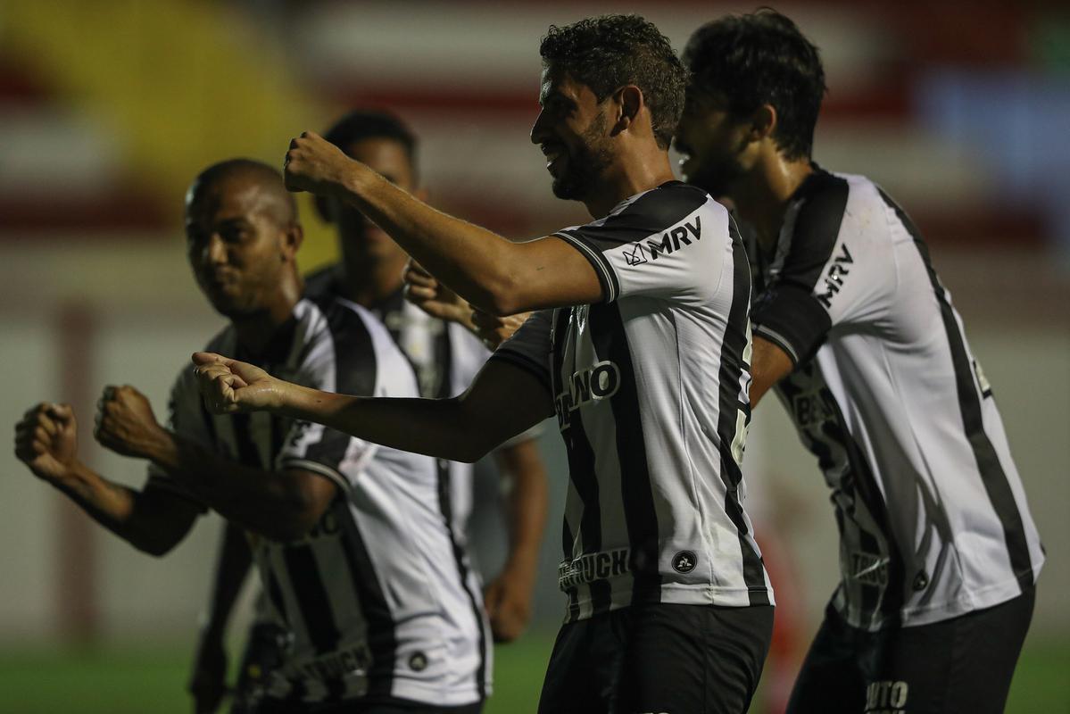 Tombense e Atlético se enfrentaram nesta quinta-feira (4), em partida válida pela 2ª rodada do Campeonato Mineiro. O confronto foi realizado no Estádio Antônio Guimarães de Almeida, em Tombos. No primeiro tempo, uma queda de energia paralisou a partida por cerca de 20 minutos.