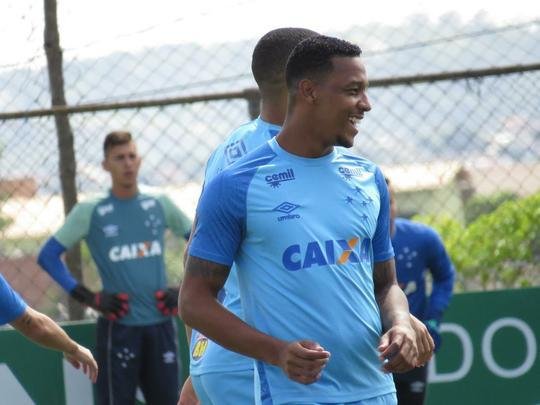 O Cruzeiro fez, nesta tera-feira, o ltimo treino em BH antes da viagem para Santiago, onde enfrenta a Universidad de Chile, pela Copa Libertadores