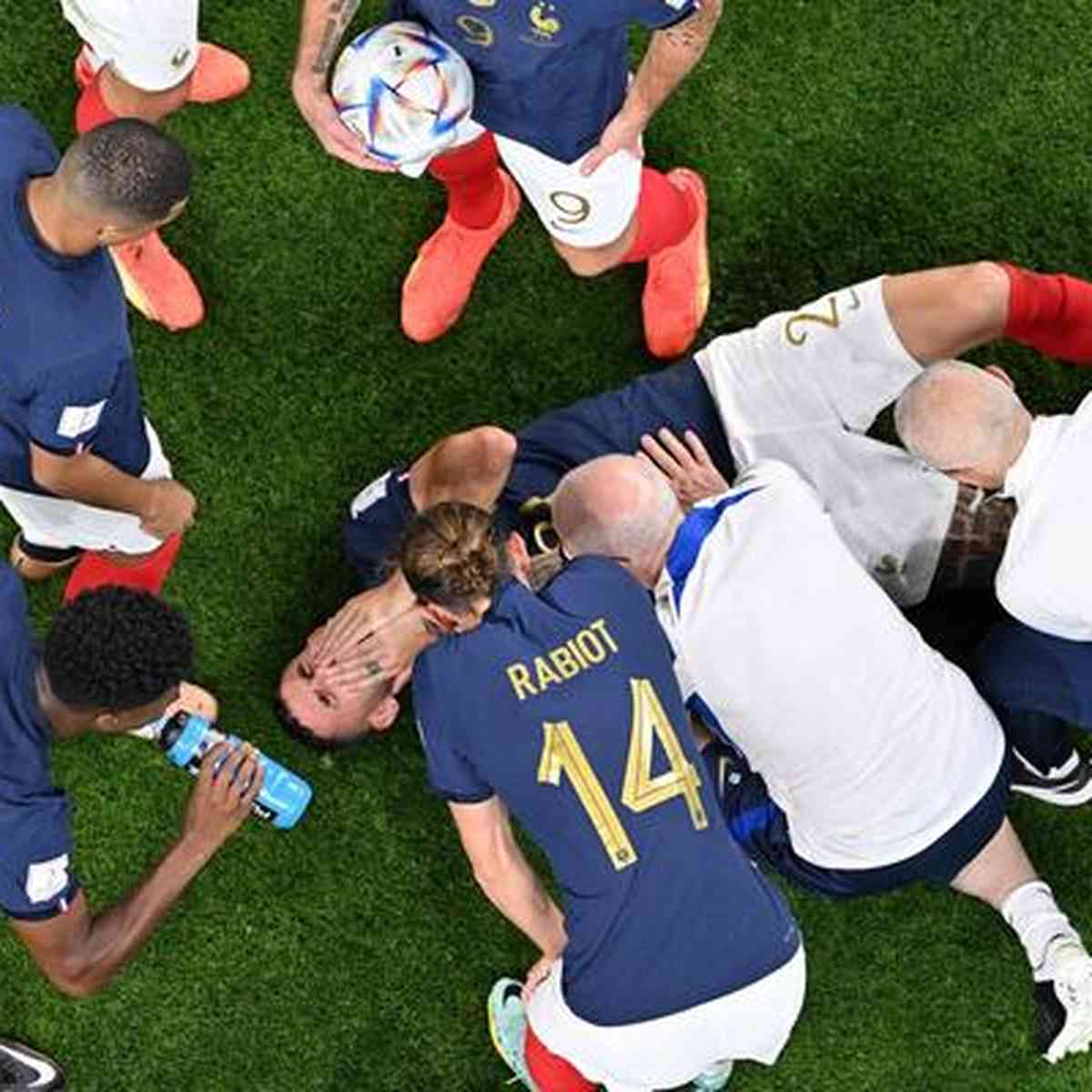 Bola De Rugby Entre Os Pés Dos Jogadores No Jogo Do GP Do Rugby