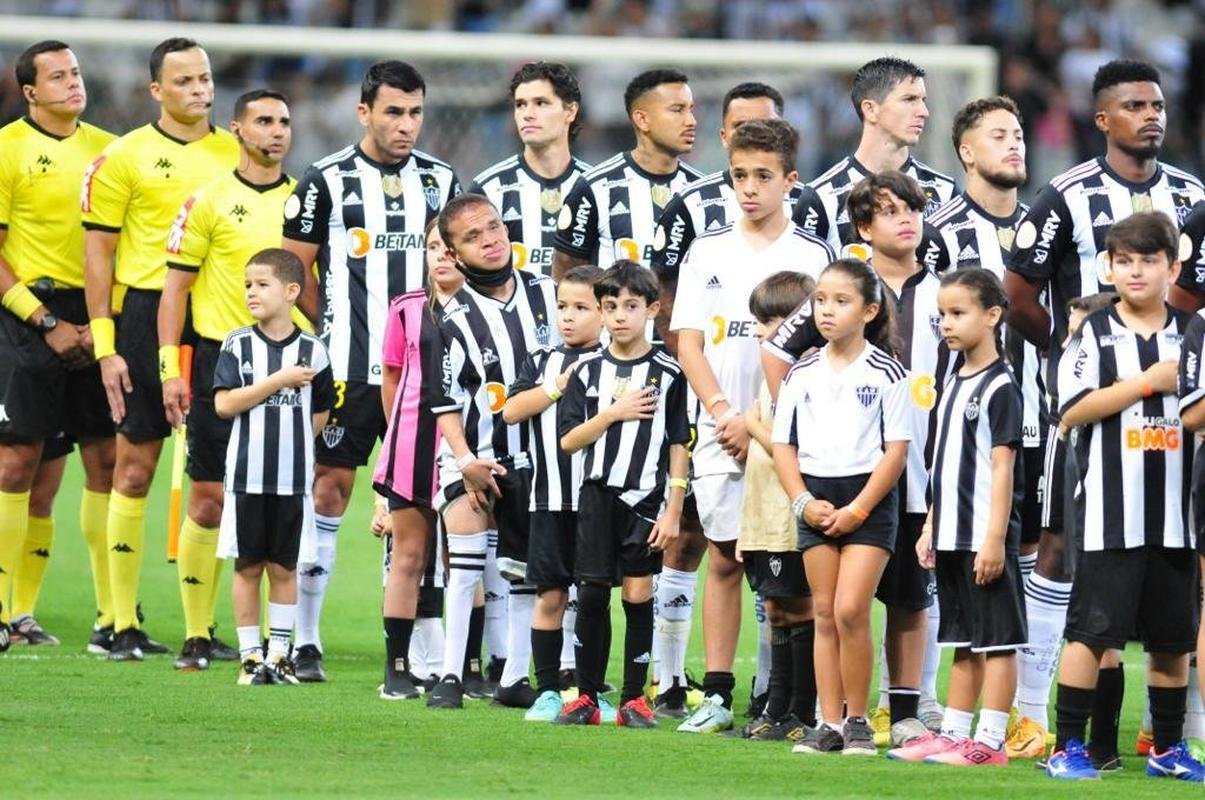 Mascotinhos do Atltico no jogo contra o Juventude, no Mineiro, pelo Campeonato Brasileiro de 2022