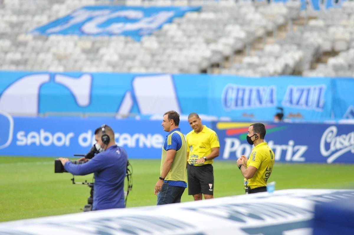 Fotos do clssico de ida da semifinal do Campeonato Mineiro, entre Cruzeiro e Amrica, no Mineiro, em Belo Horizonte