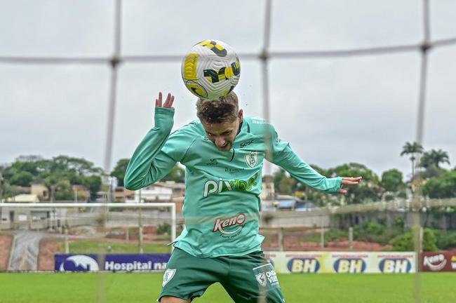 Amrica treina nesta segunda-feira (31/10), no CT Lanna Drumond, focado na partida contra o Internacional