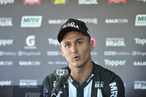 Meio-campista Vinicius, ex-Bahia, assinou contrato com o Atltico at dezembro de 2020