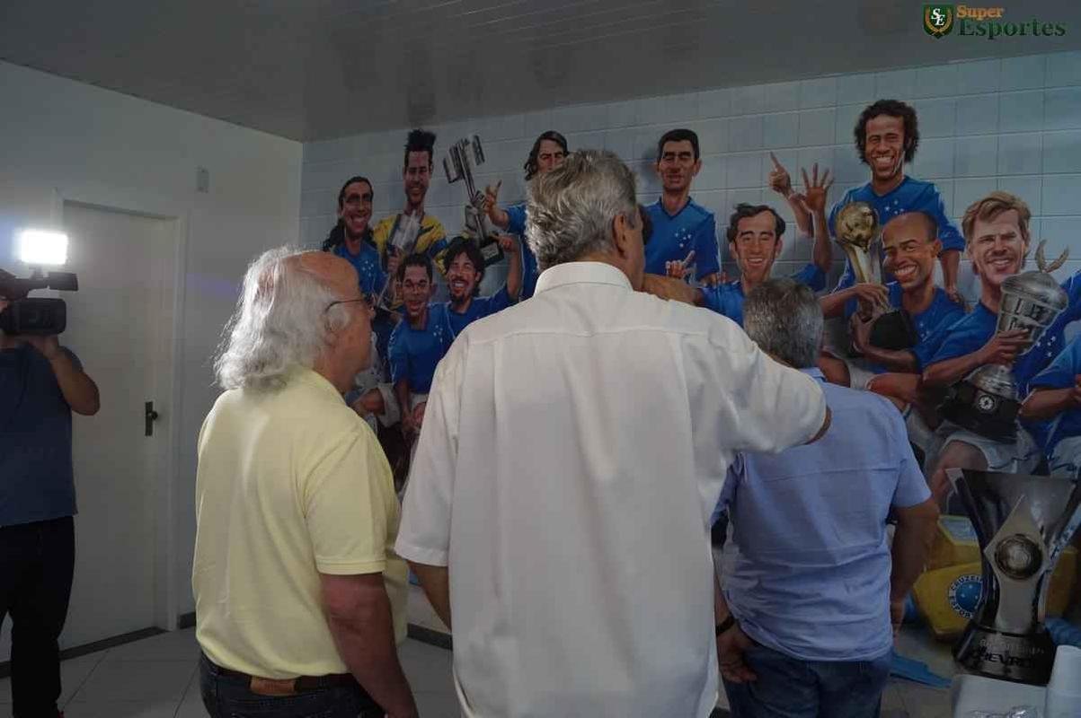 Visita do craque histrico Tosto  Toca da Raposa I em 2014