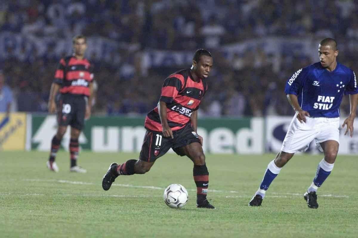 Em junho de 2003, o Cruzeiro deu o segundo passo para alcanar a indita Trplice Coroa. No dia 11 daquele ms, no Mineiro, o time dirigido por Vanderlei Luxemburgo conquistou a Copa do Brasil ao derrotar o Flamengo por 3 a 1. Os gols foram de Deivid, Aristizbal e Luiso. Alex no marcou, mas voltou a dar show em campo, assim como j havia feito no empate por 1 a 1 no duelo de ida, no Maracan, quando fez gol de letra. Aquele foi o quarto ttulo celeste no torneio de mata-matas e deu ainda mais confiana ao elenco para tambm faturar o Brasileiro no segundo semestre de 2003.