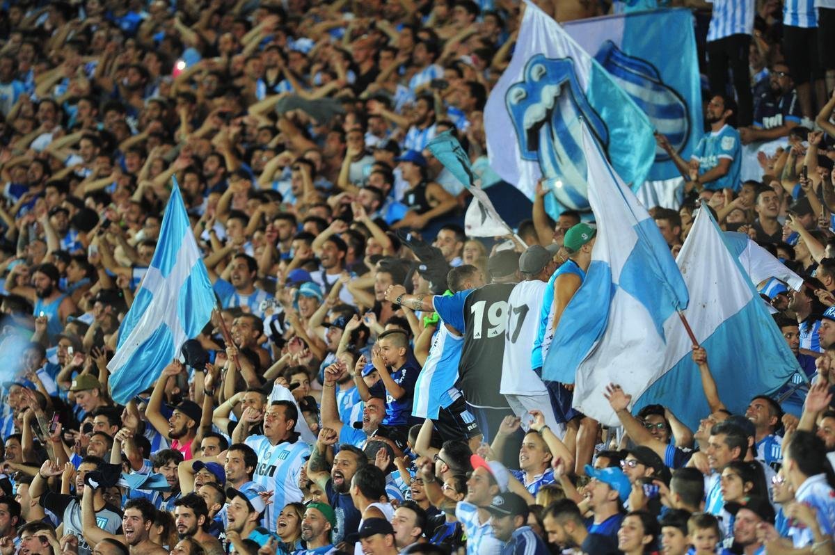 No segundo tempo, Lautaro Martnez marcou o terceiro dele no jogo, Robinho fez de falta para o Cruzeiro e Solari deu nmeros finais ao placar: Racing 4 x 2 Cruzeiro