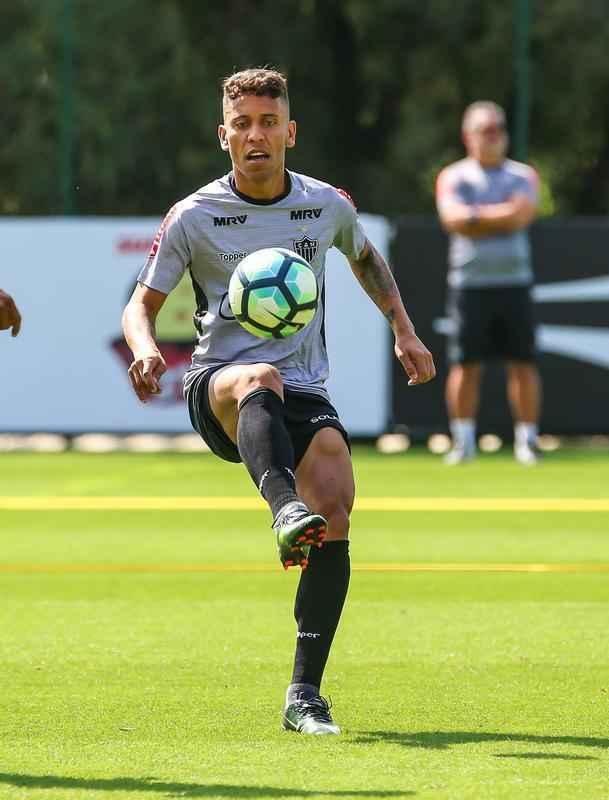 Fotos do treino de bola na cesta na Cidade do Galo