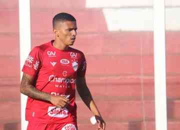 STJD pune Romário, ex-Vila Nova-GO, com eliminação do esporte; outro atleta é suspenso do futebol por 720 dias 
