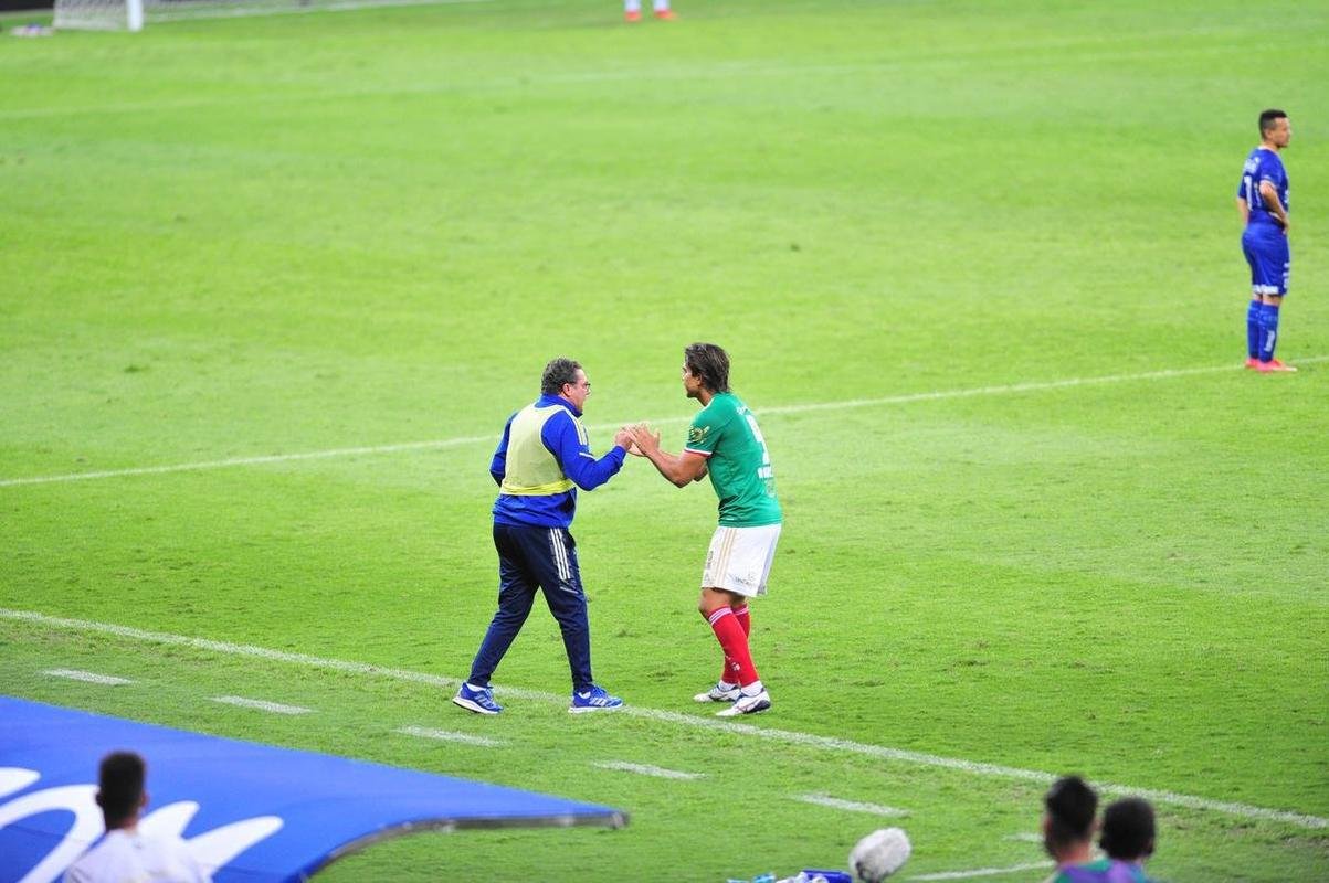 Fotos do jogo entre Cruzeiro e Confiana pela Srie B. Jogo  em Belo Horizonte marcou a volta da torcida cruzeirense ao Mineiro aps meses de ausncia devido  pandemia da COVID-19