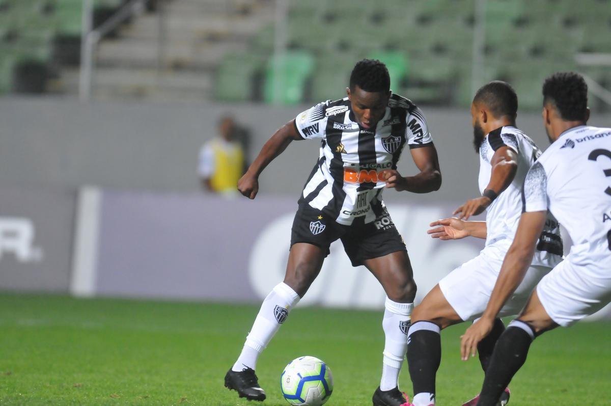 Fotos da vitria do Atltico sobre o Cear, por 2 a 1, no Independncia, com gols de Otero e Luan. Thiago Gallhardo descontou para os cearenses