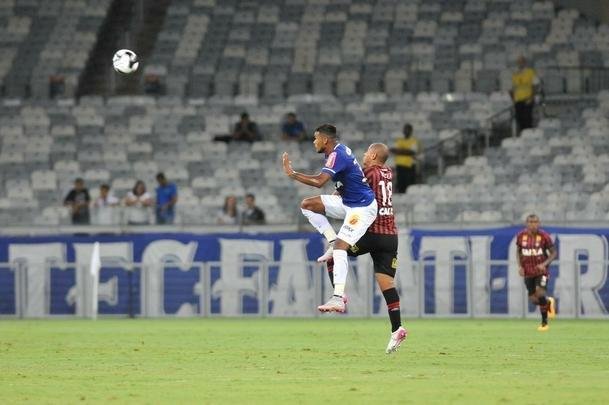 Cruzeiro e Atltico-PR jogaram no Mineiro pela terceira rodada do Grupo C da Primeira Liga