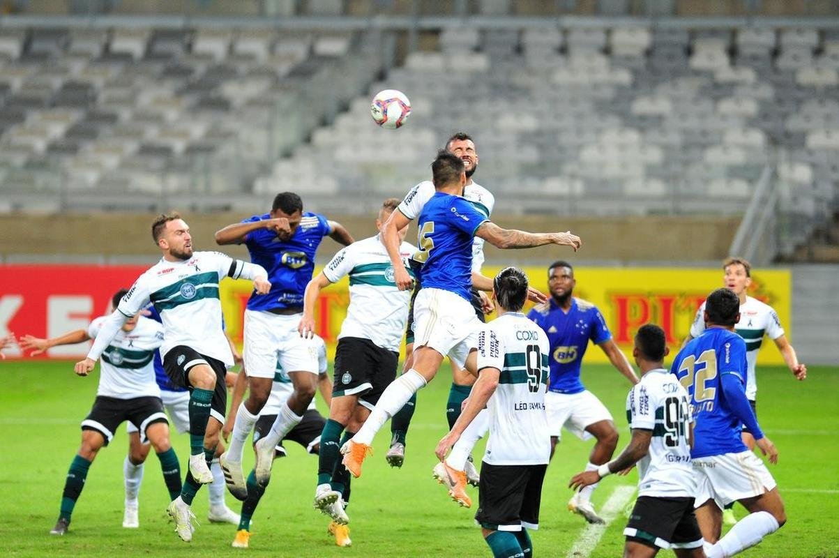 Fotos do jogo entre Cruzeiro e Coritiba, no Mineiro, em Belo Horizonte, pela nona rodada da Srie B do Campeonato Brasileiro de 2021
