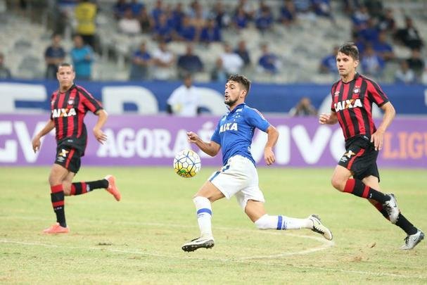 Fotos da partida entre Cruzeiro e Atltico-PR no Mineiro